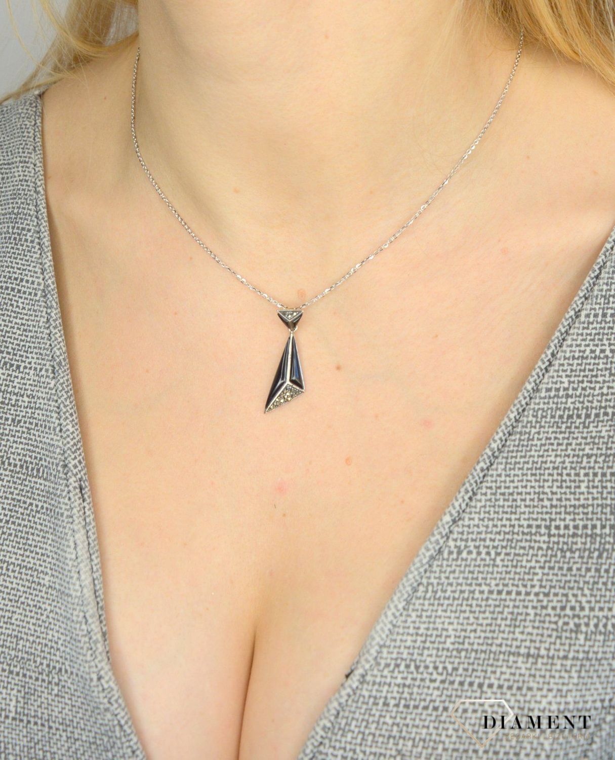 Zawieszka srebra onyks z markazytami A0 44. Efektowna zawieszka wykonany w srebrze, ozdobiony onyksem i markasytami.jpg